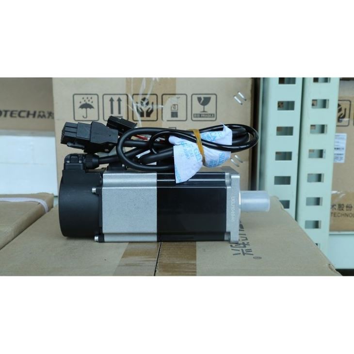 Motor Servo Jenis Segerak